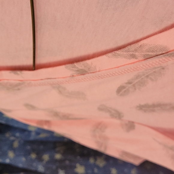 š3/$10 Curious Gypsy Neon Coral Pink Feather-print V-neck T-Shirt - Picture 3 of 8